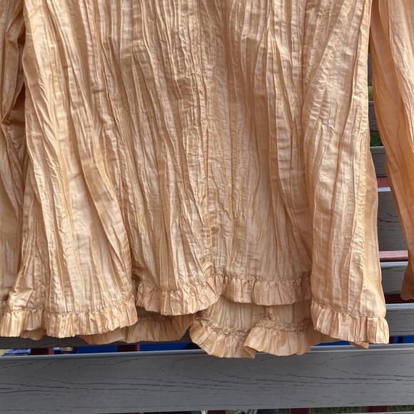 Golden-Yellow Crinkle Ruffle Faux Crystal Jacket. No Brand and No Size Listed. - Picture 9 of 10